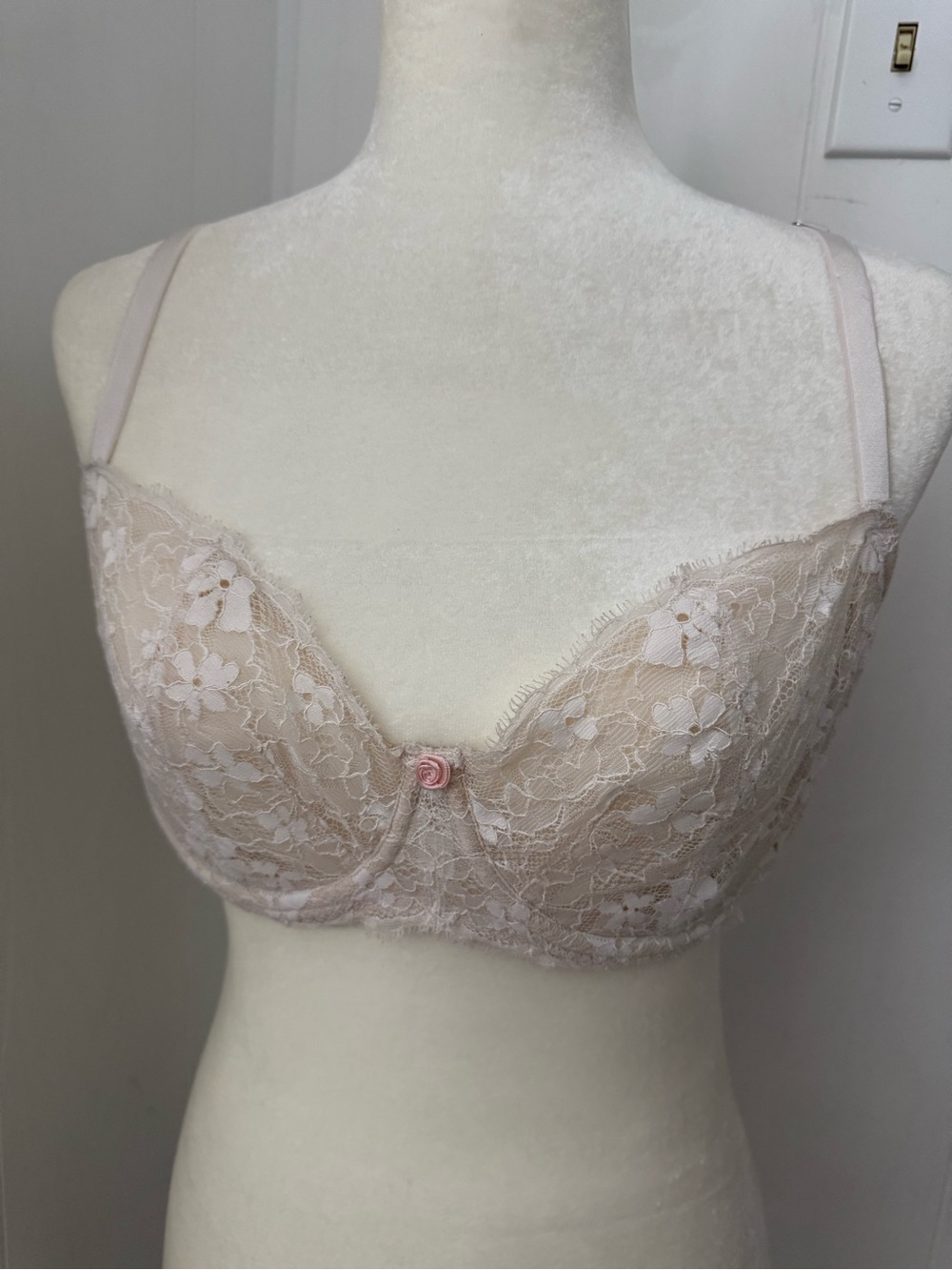 VICTORIA’S SECRET Push Up Bra Non Padding Lace Cream 36DD - Picture 2 of 10